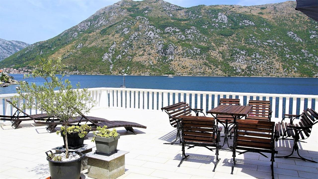 Penthouse Stoliv New Spa-Pool Villa Is Located 5M From The Sea, Exclusive Terrace,Private Jetty Wih Sunbeds, Pebble Beach, Secluded Location Total Area 375M2 At Your Disposal Kotor Extérieur photo