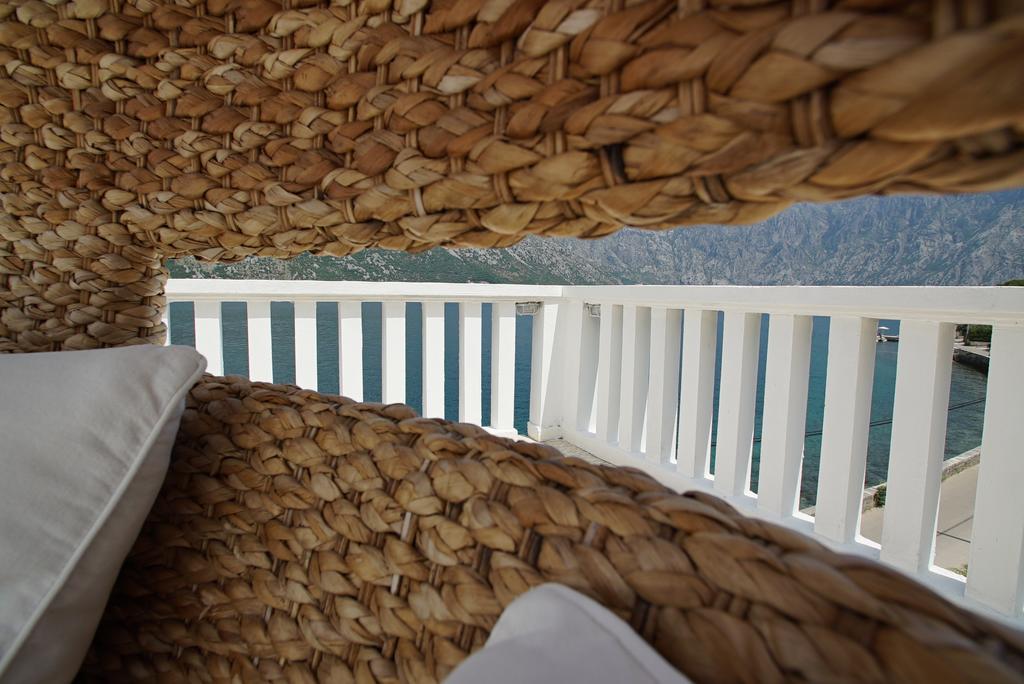 Penthouse Stoliv New Spa-Pool Villa Is Located 5M From The Sea, Exclusive Terrace,Private Jetty Wih Sunbeds, Pebble Beach, Secluded Location Total Area 375M2 At Your Disposal Kotor Extérieur photo