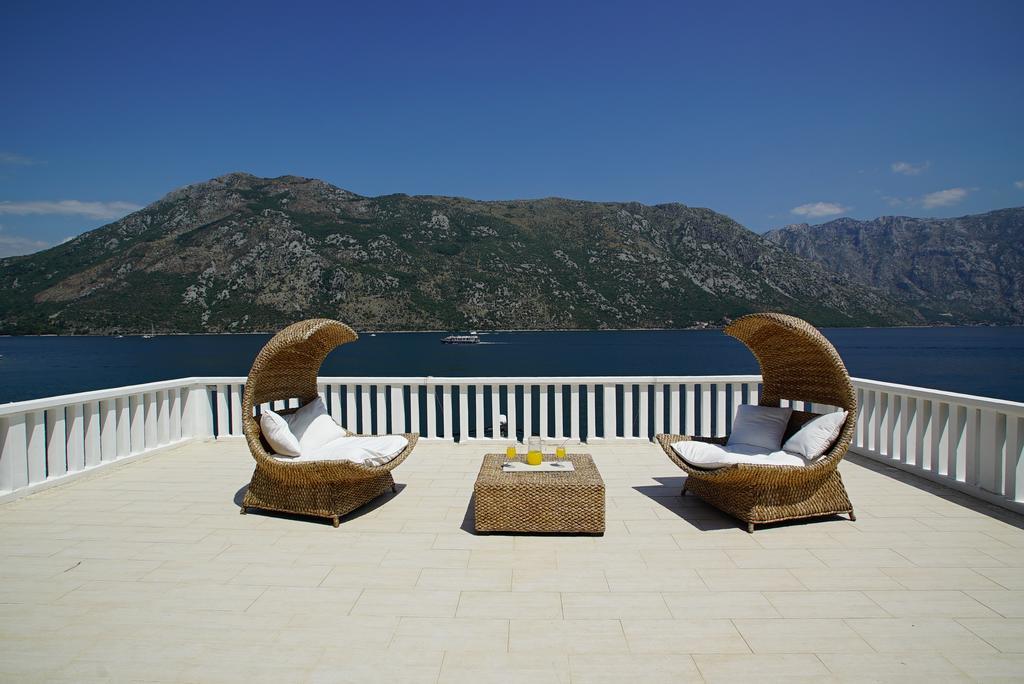 Penthouse Stoliv New Spa-Pool Villa Is Located 5M From The Sea, Exclusive Terrace,Private Jetty Wih Sunbeds, Pebble Beach, Secluded Location Total Area 375M2 At Your Disposal Kotor Extérieur photo