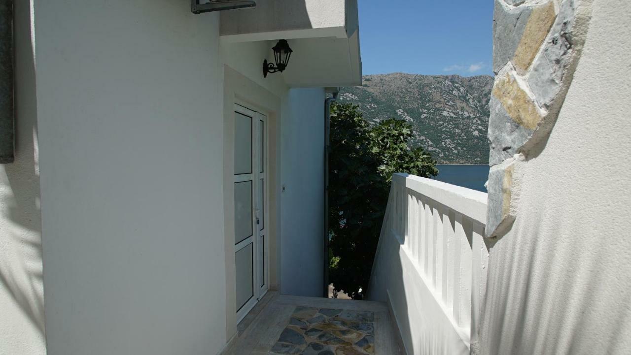 Penthouse Stoliv New Spa-Pool Villa Is Located 5M From The Sea, Exclusive Terrace,Private Jetty Wih Sunbeds, Pebble Beach, Secluded Location Total Area 375M2 At Your Disposal Kotor Extérieur photo