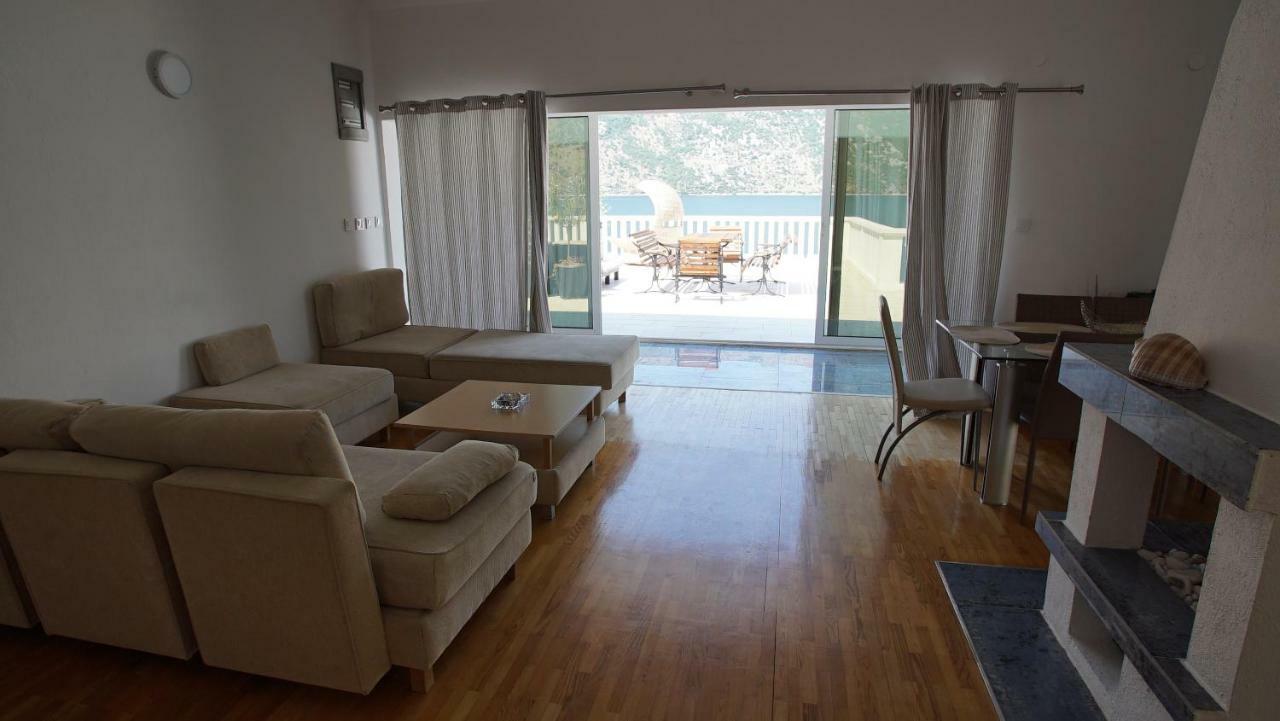 Penthouse Stoliv New Spa-Pool Villa Is Located 5M From The Sea, Exclusive Terrace,Private Jetty Wih Sunbeds, Pebble Beach, Secluded Location Total Area 375M2 At Your Disposal Kotor Extérieur photo